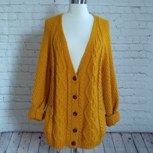 BDG Mustard Oversized Cardigan Size M, LIKE NEW ✨